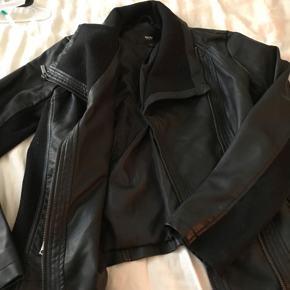 Adorable leather jacket! - Picture 2 of 4